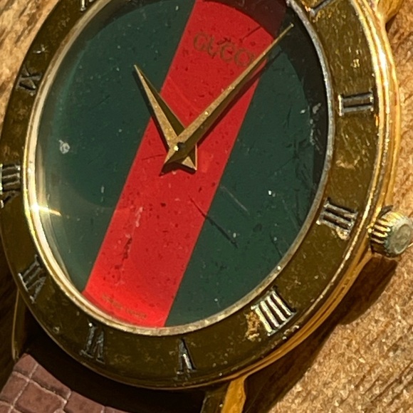 Gucci 3000M 18K GP Men's/Women's Watch with Red & Green needs strap and battery - Picture 8 of 8